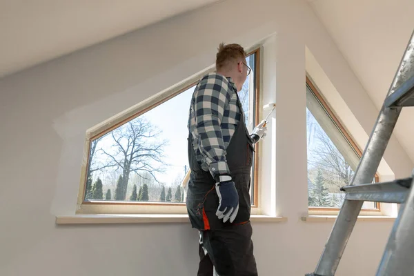 Home Improvement Concept Handyman Painting Wall White Paint Roof Window — Stock Photo, Image