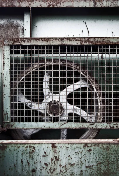Maquinaria vieja oxidada e inútil — Foto de Stock
