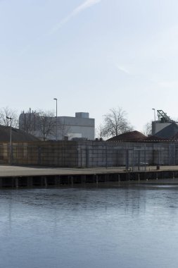 Endüstriyel Park Kış Soğuğunda Sabit Duruyor