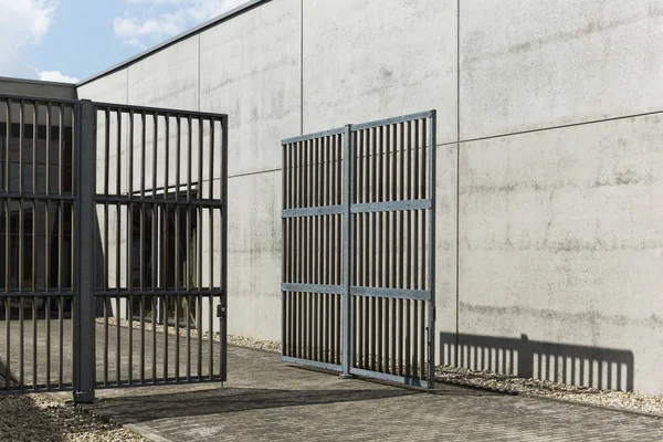 Porta de entrada moderna da fábrica — Fotografia de Stock