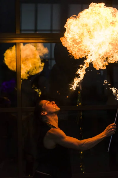 Fire Breather Plume Of Fire With Glass Reflection — ストック写真