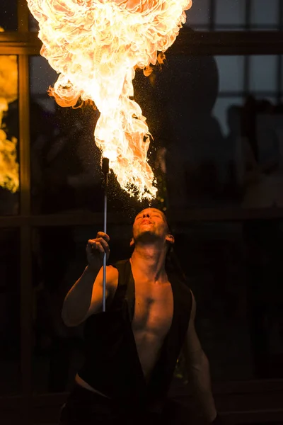 Fire Breather Sending Flames Around The Stage — ストック写真