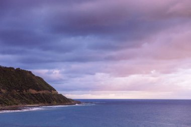 Büyük Okyanus Yolu alacakaranlık deniz manzarası ufku