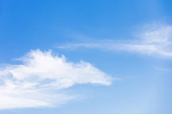 Blissful Wind Swept Cloud Cover On Summer Afternoon — 스톡 사진