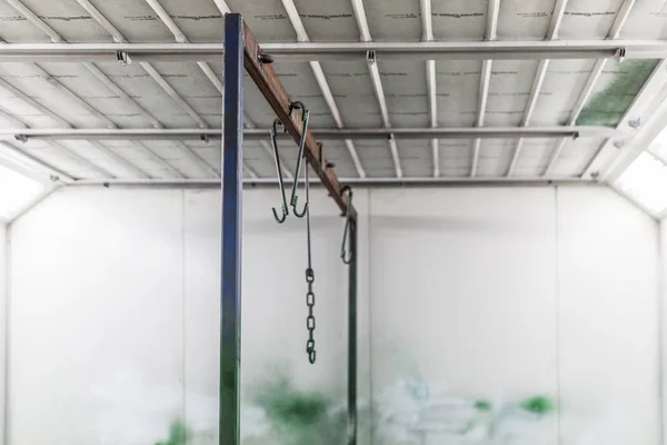 Spray cabine stalen hanger klaar voor gebruik — Stockfoto