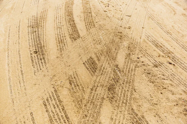 Zand laag bouwplaats met vrachtwagen bandensporen achtergelaten — Stockfoto