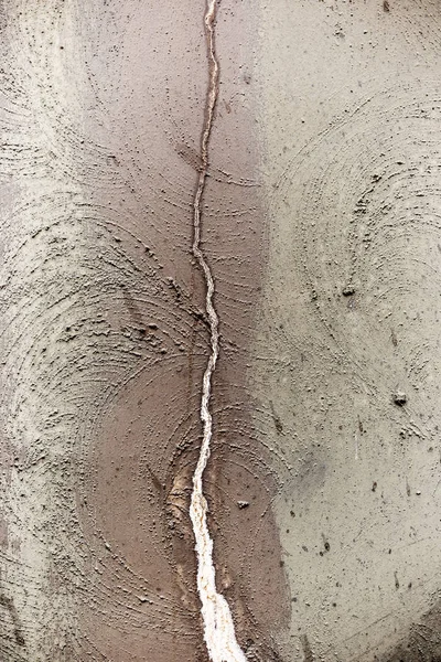 Deep Concrete Wall Crack From Water Leakage — 스톡 사진