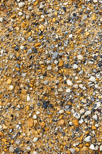 Żółta glina zmiażdżona skały na drodze suchej — Zdjęcie stockowe