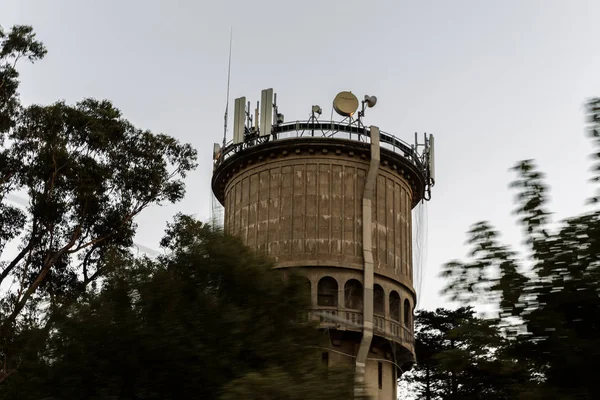 Stará vodárenská věž v Camberwellu, Melbourne, Austrálie. — Stock fotografie