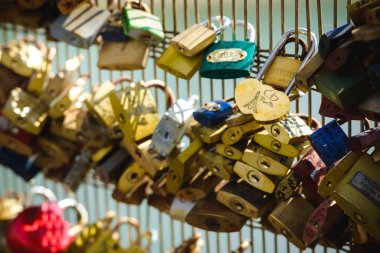 Paris zincirleri Köprüsü'nde