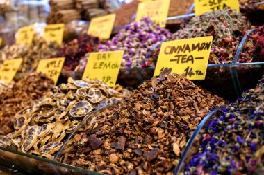 Mısır Çarşısı içinde bitki çayı