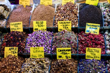 Mısır Çarşısı içinde bitki çayı