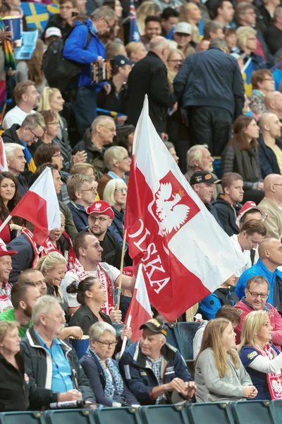 Folle con la bandiera della Polonia tifo a Stoccolma FIM Speedway — Foto Stock