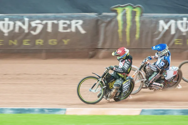 Antonio lindback führt vor iversen bei stockholm fim speedwa — Stockfoto