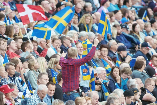 Натовп аплодують в Стокгольмі FIM Спідвей Гран-прі — стокове фото