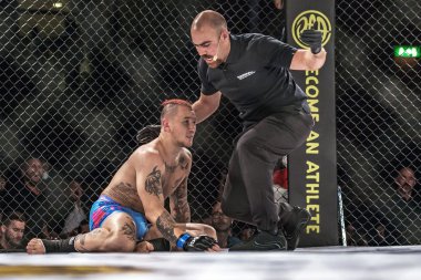 Sadibou Sy knock David turu Superior meydan 14 at dışarı