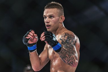 Arada Edris Rafigh vs Viktor Gustavsson çift Chal, mücadele