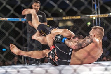 Arada Edris Rafigh vs Viktor Gustavsson çift Chal, mücadele