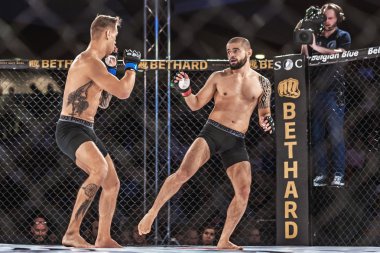 Arada Arman Popal vs Aleksi Putkonen çift Challen, kavga