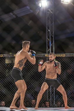 Arada Arman Popal vs Aleksi Putkonen çift Challen, kavga