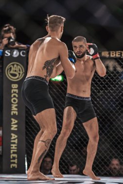 Arada Arman Popal vs Aleksi Putkonen çift Challen, kavga