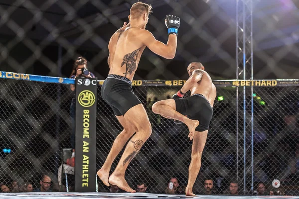 Kampf zwischen arman popal vs aleksi putkonen bei superior challen — Stockfoto