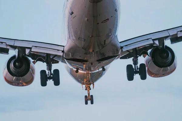 Closeup of aircraft body with landingear out at Arlanda Airport — Stock Photo, Image