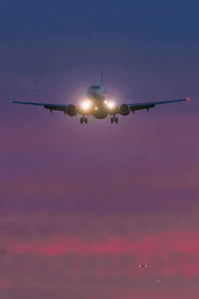 Front view of a passenger aircraft with a que of other planes at — Stock Photo, Image