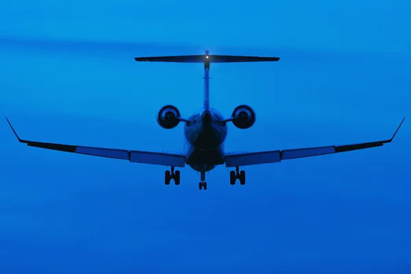 Jet airliner landing at Arlanda Airport (ARN) — Stock Photo, Image
