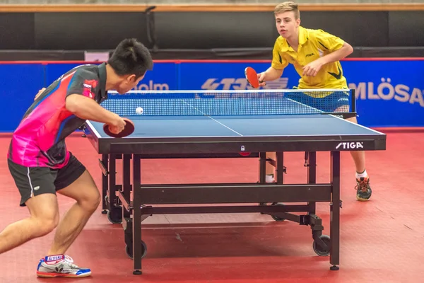 Truls Moreard (SWE) vs Ting Liao (TPE) au tournoi de tennis de table — Photo