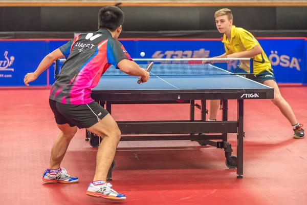 Truls Moreard (SWE) vs Ting Liao (TPE) en el torneo de tenis de mesa — Foto de Stock