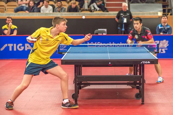 Truls Moreard (SWE) vs Ting Liao (TPE) en el torneo de tenis de mesa — Foto de Stock