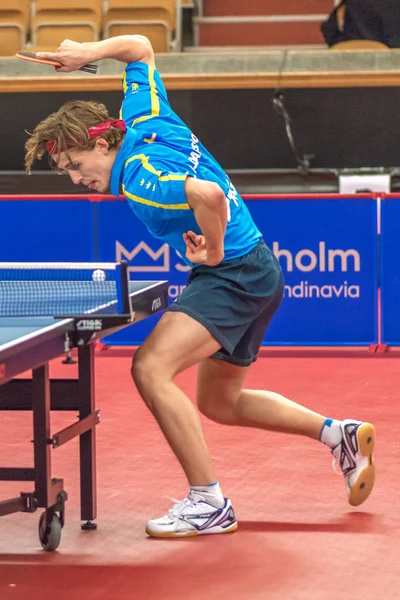 Carl Ahlander (SWE) vs Samuel Walker (ENG) en el ping-pong t — Foto de Stock