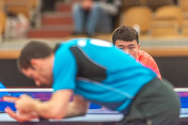 Xu Song (CHN) vs Marcos Freitas (POR) no torneio de tênis de mesa — Fotografia de Stock