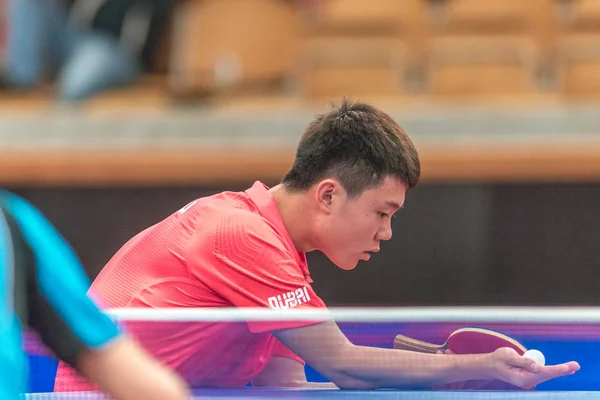 Xu Song (CHN) vs Marcos Freitas (POR) al torneo di ping pong — Foto Stock