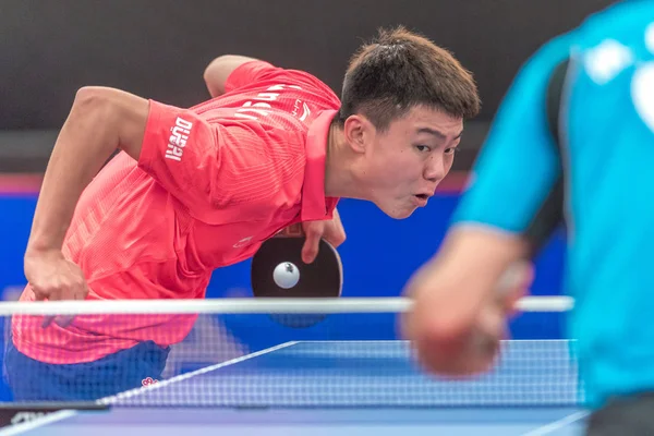 Xu Song (CHN) vs Marcos Freitas (POR) en el torneo de tenis de mesa — Foto de Stock