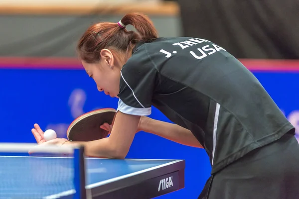 Jiaqi Zheng (SA) vs Yihan Zhou (SGP) al torneo di ping pong — Foto Stock