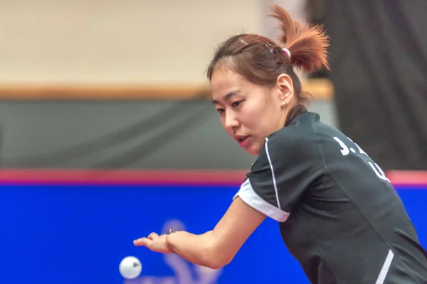 Jiaqi Zheng (SA) vs Yihan Zhou (SGP) en el torneo de tenis de mesa — Foto de Stock