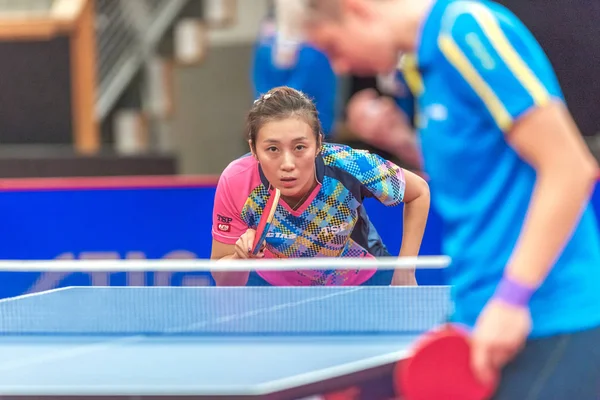 Matilda Ekholm (SWE) vs Ying Han (GER) en el torneo de tenis de mesa — Foto de Stock