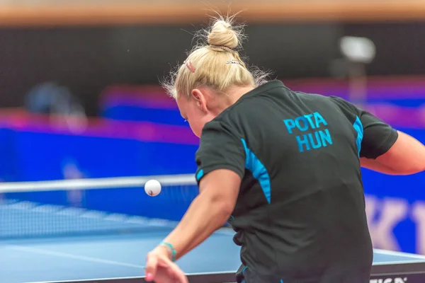 Miyu Kato (JPN) vs Georgina Pota HUN) at the table tennis tourna — Stock Photo, Image