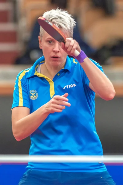 Матільда Ekholm (Swe) vs Ying Хан (Ger) в tourn настільного тенісу — стокове фото