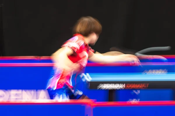Sakura mori (jpn) vs jihee jeon (kor) im Tischtennis-Turnier — Stockfoto