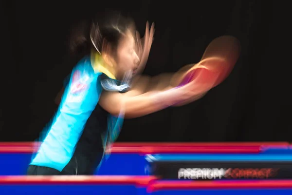 Сакура Мори (Япония) vs Джихи Чон (Корея) в настольном теннисе — стоковое фото