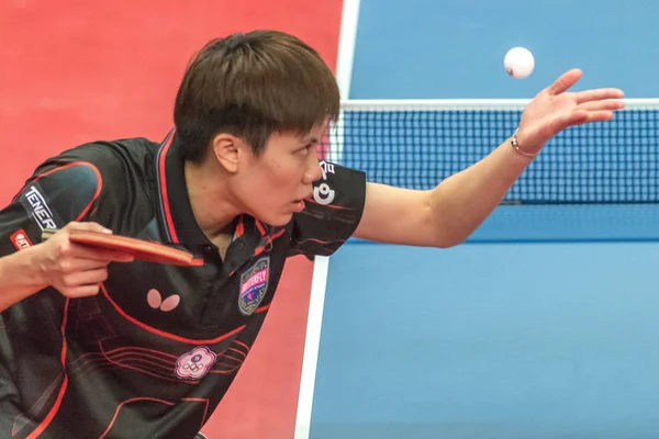 I Ching Cheng (TPE) vs Hyowon Suh (KOR) no tour de tênis de mesa — Fotografia de Stock