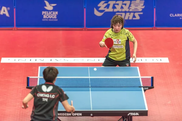 I Ching Cheng (TPE) vs Hyowon Suh (KOR) dans la tournée de tennis de table — Photo