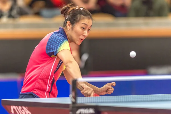 Melek Hu (TUR) vs Ying Han (GER) nel torneo di ping pong — Foto Stock