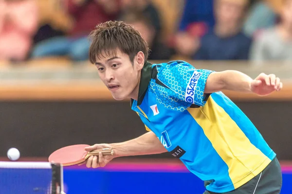 Yuya Oshima (JPN) vs Kenta Matsudaira (JPN) en el ping-pong — Foto de Stock