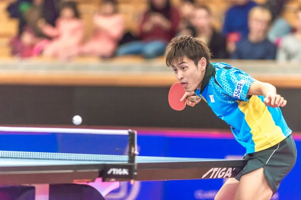 Yuya Oshima (JPN) vs Kenta Matsudaira (JPN) al tavolo da ping pong — Foto Stock