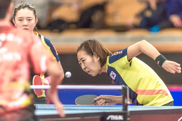 Жінка подвійний фінал між Кореї і Тайбей з настільного тенісу — стокове фото