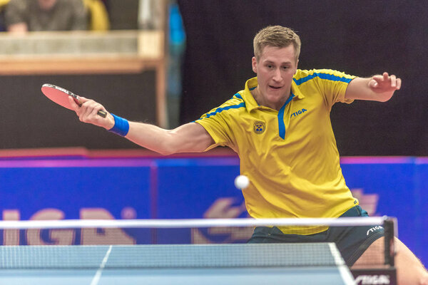 Дмитрий Овчаров (Германия) vs Маттиас Карлссон (SWE) в таблице
 